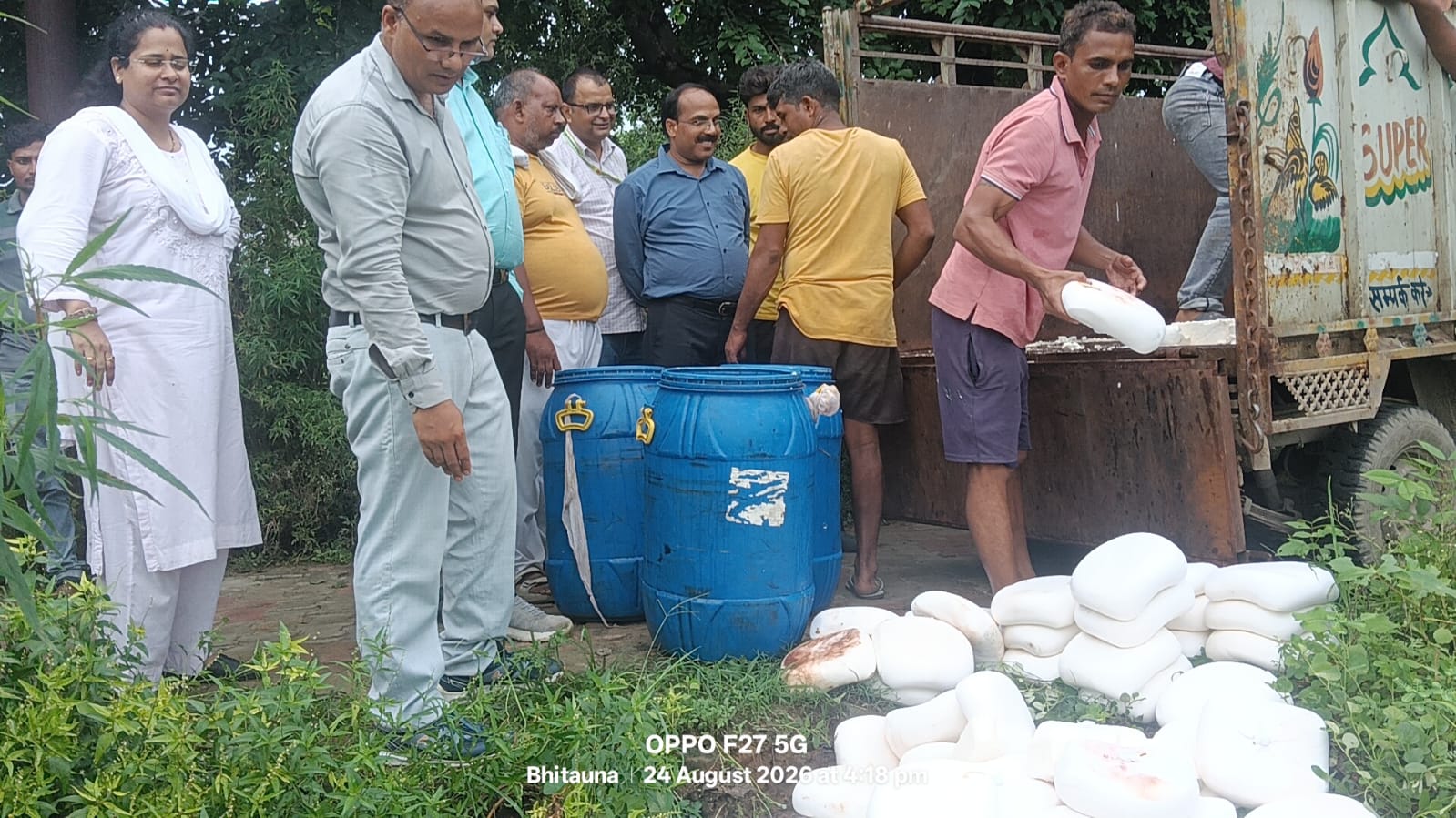 Kasganj:390 किलो संदिग्ध पनीर पकड़े जाने के मामले में FIR दर्ज, डेयरी संचालक पर कसा शिकंजा