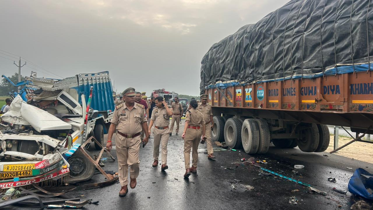सोरोंजी जा रहे श्रद्धालुओं की पिकअप ट्रक से भिड़ी, तीन की मौत; 23 घायल