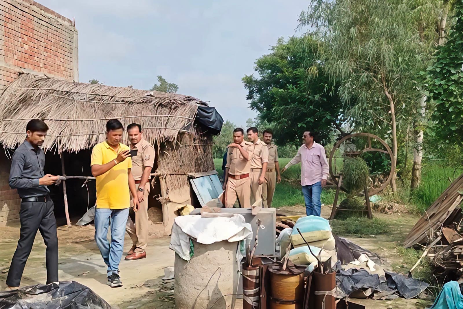 लाइनमैन के घर चल रही थी ‘अवैध  ट्रांसफार्मर वर्कशॉप’, छापे में खुलासा, छह बरामद