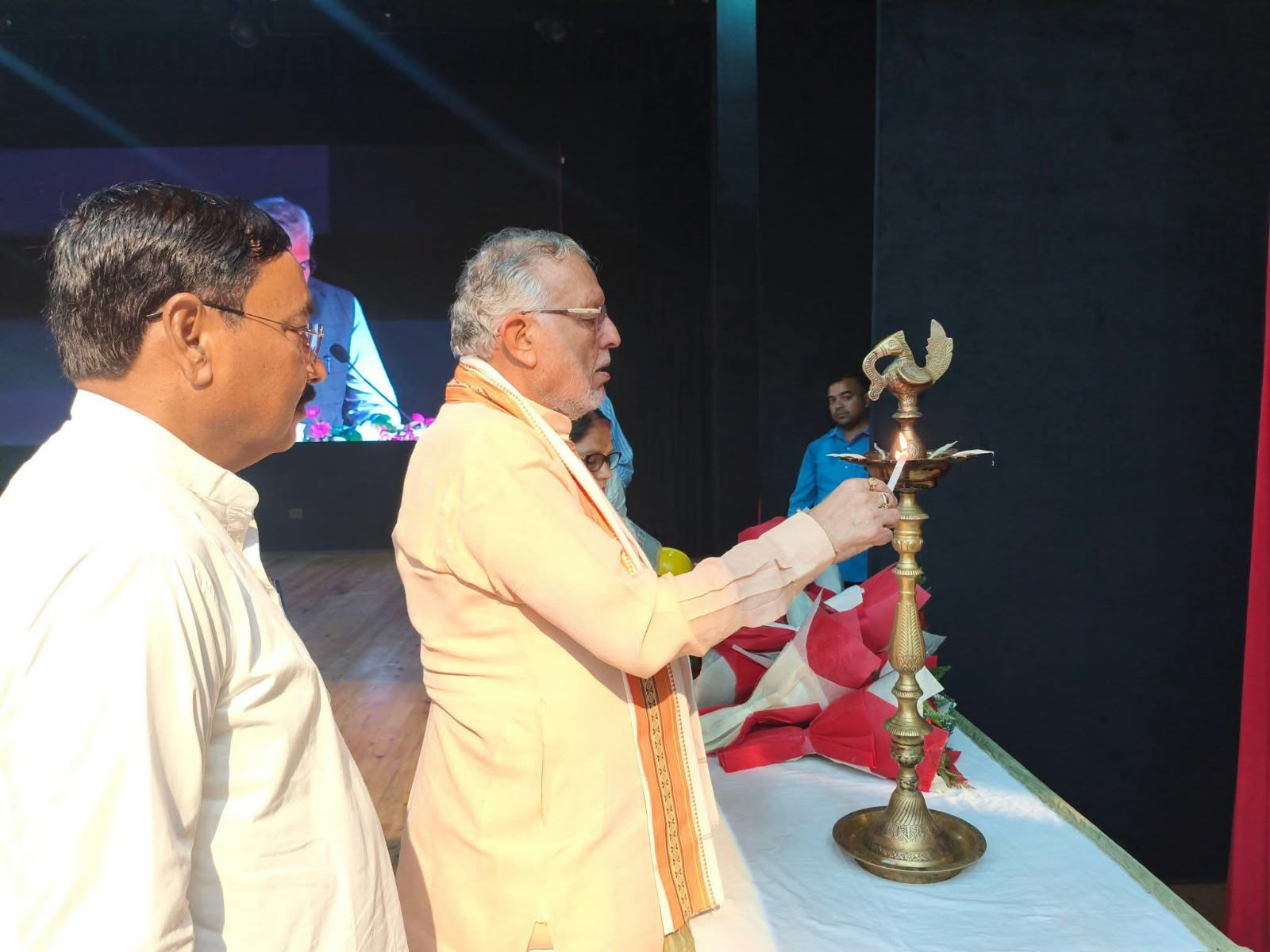 आउटसोर्स कर्मियों को मिलेगा समय पर वेतन और सामाजिक सुरक्षा का लाभ