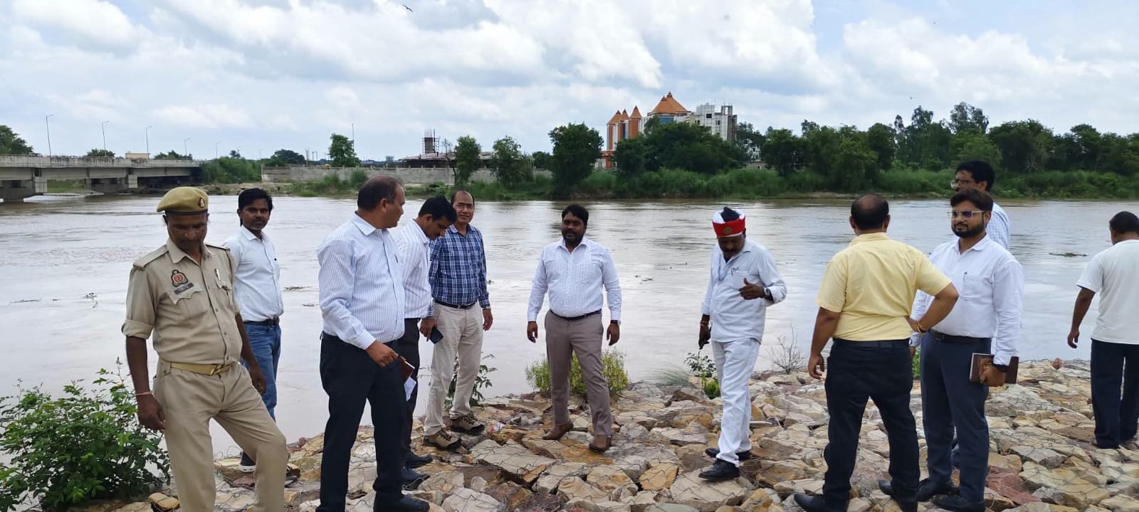 बाढ़ : गर्रा नदी का जलस्तर बढ़ा, प्रशासन अलर्ट