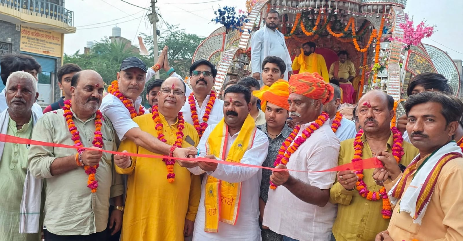 अवागढ़ में विधायक ने फीता काटकर रवाना की श्रीकृष्ण शोभायात्रा