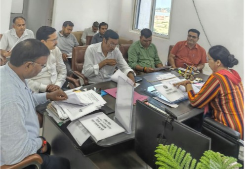 समयबद्ध तरीके से काम करें अफसर: नगर आयुक्त 