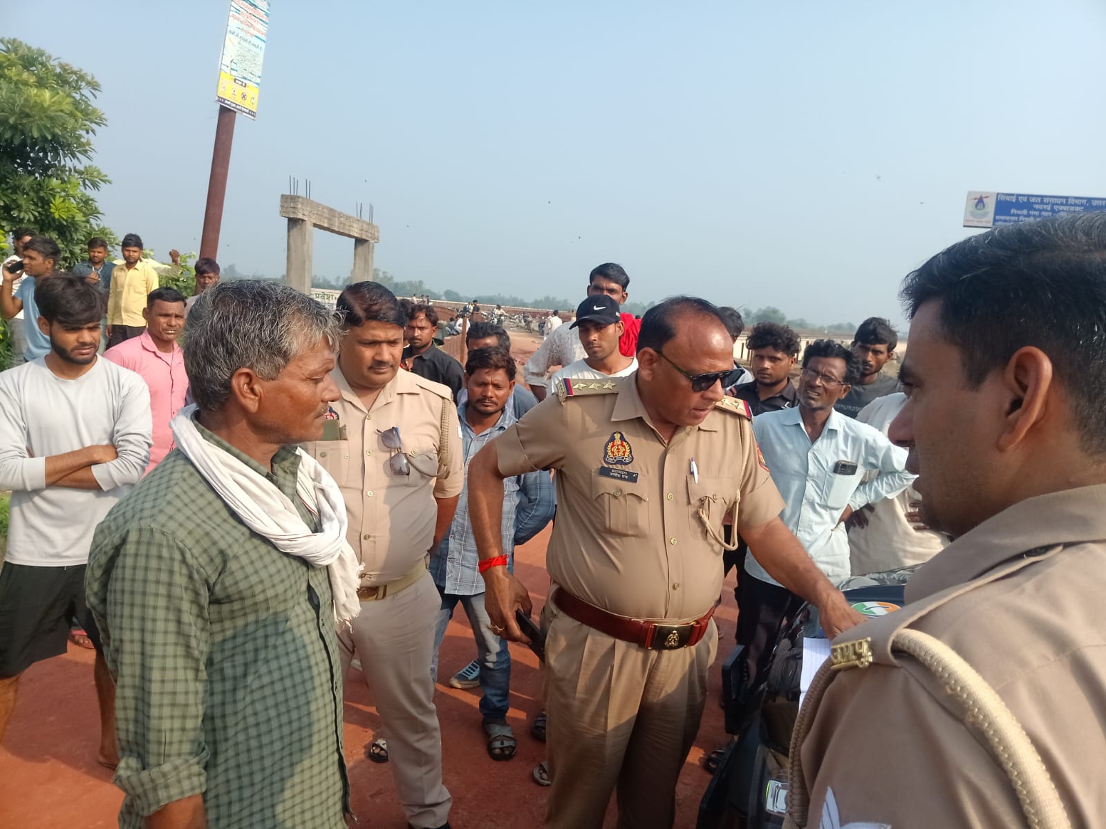 Kasganj: रात तीन बजे भाई को फोन कर बोले- ‘मां की कसम, नहर में कूदकर जान दे रहे हैं’....फिर बंद हो गया फोन...जाने क्या है पूरा मामला