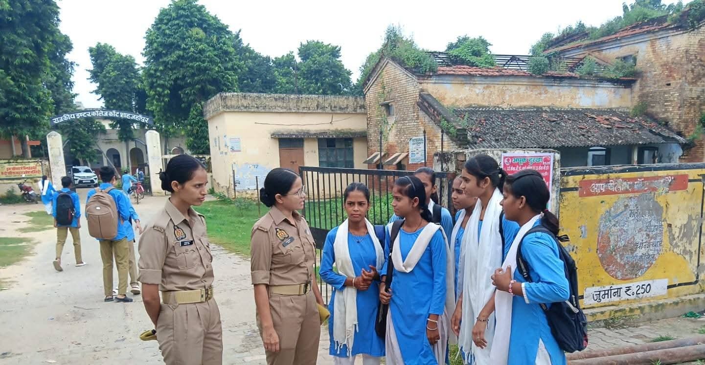  स्कूलों के बाहर छात्राओं से संवाद, एंटी रोमियो टीम ने समझाए सुरक्षा के उपाय