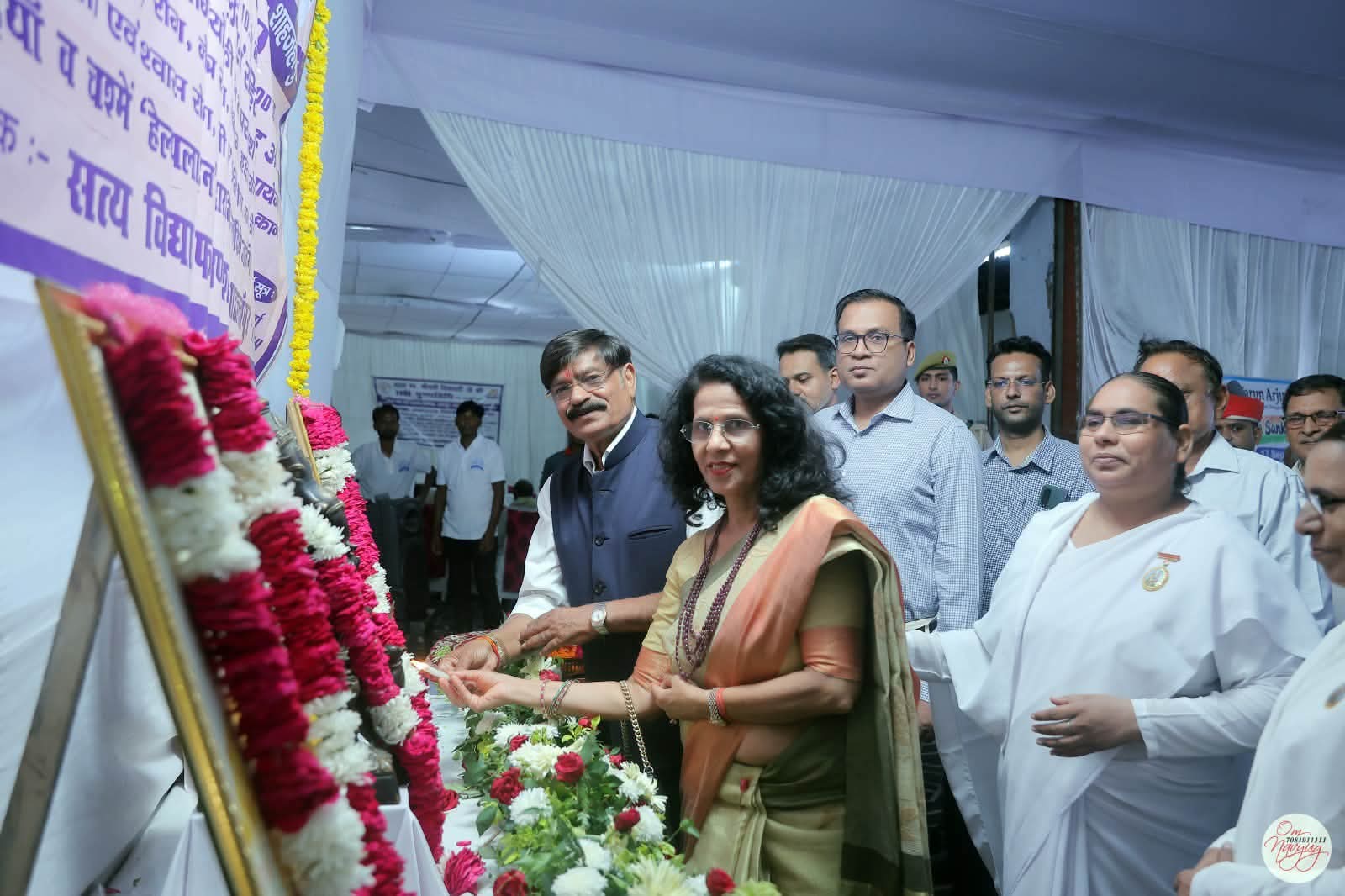 शाहजहांपुर: निशुल्क चिकित्सा शिविर में 425 मरीजों की जांच, जरूरतमंदों को मिला परामर्श, दवा और चश्मा