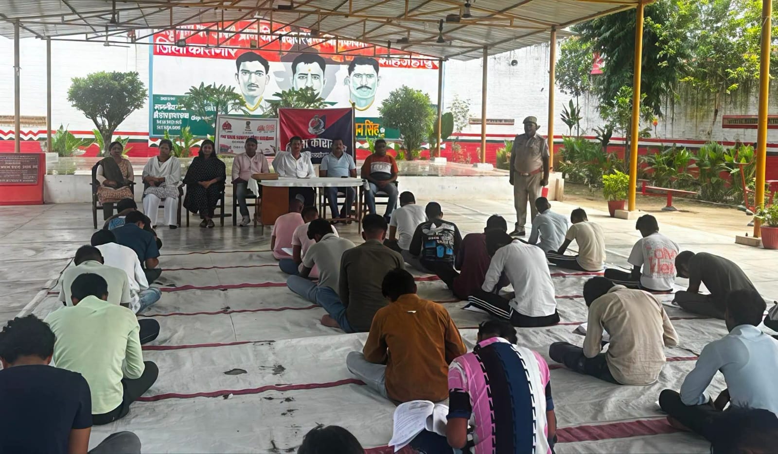 शाहजहांपुर: जेल में 35 बंदियों ने दी साक्षरता परीक्षा