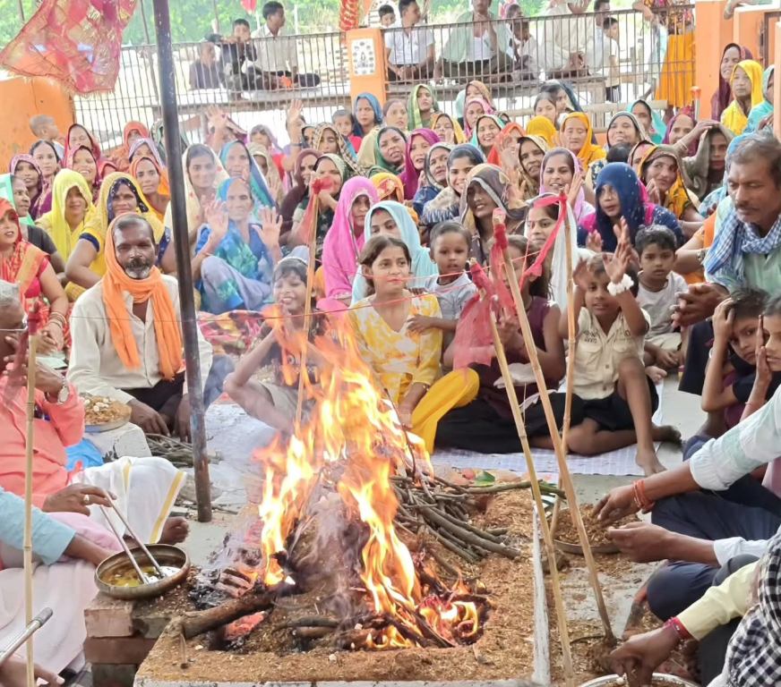यज्ञ की पवित्र अग्नि में गूंजी आस्था, श्रद्धालुओं ने मां शेरावाली से मांगी सुख-समृद्धि