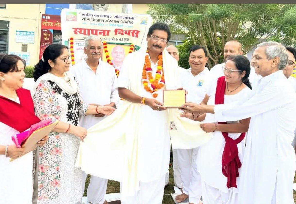 शाहजहांपुर: कवि डॉ. इन्दु अजनबी का नागरिक अभिनंदन