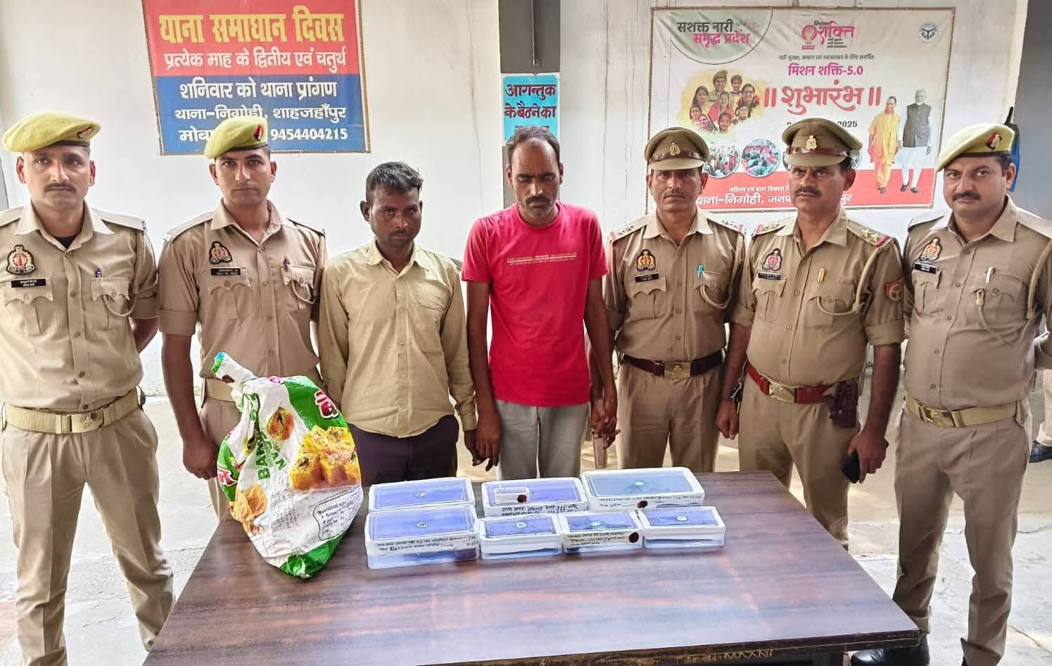 शाहजहांपुर: खंडहर में चल रही थी तमंचा फैक्ट्री, दो गिरफ्तार 