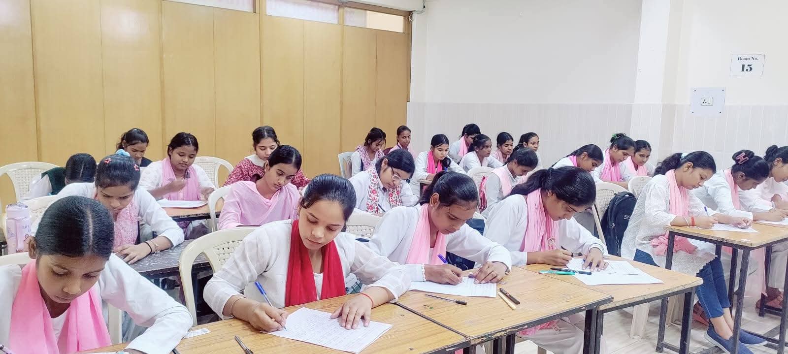शाहजहांपुर: ‘मेरा वोट, मेरा अधिकार’ पर निबंध प्रतियोगिता