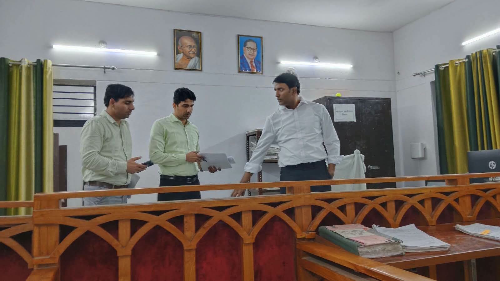 मतदेय स्थलों पर मतदाताओं की सुविधा का रखें विशेष ध्यान: प्रेक्षक