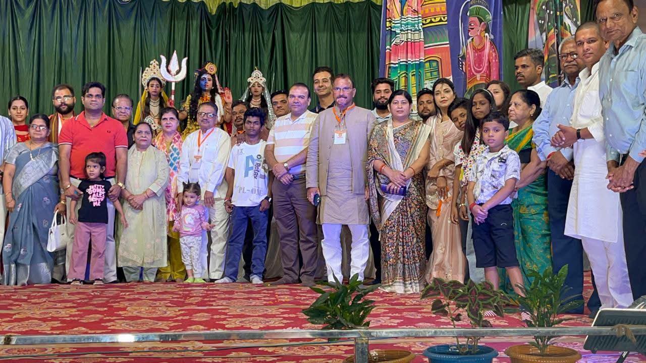 शाहजहांपुर: खिरनीबाग रामलीला में महाआरती, स्वाति सिंह ने की शिव परिवार की आराधना