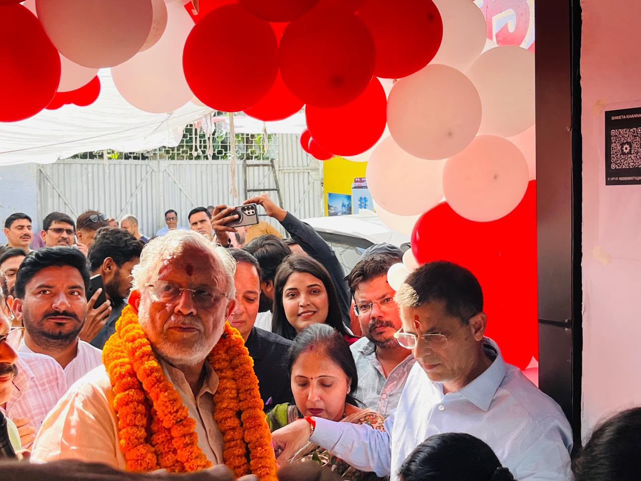 शाहजहांपुर: वित्त मंत्री सुरेश खन्ना ने किया ‘खन्ना एंड कंपनी मेंसवियर’ का उद्घाटन