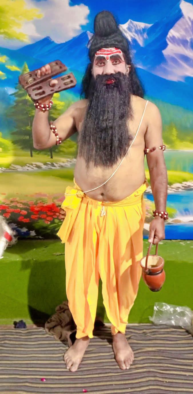शाहजहांपुर: 35 साल से रामलीला में मारीच की भूमिका निभा रहे पैट्रिक दास 