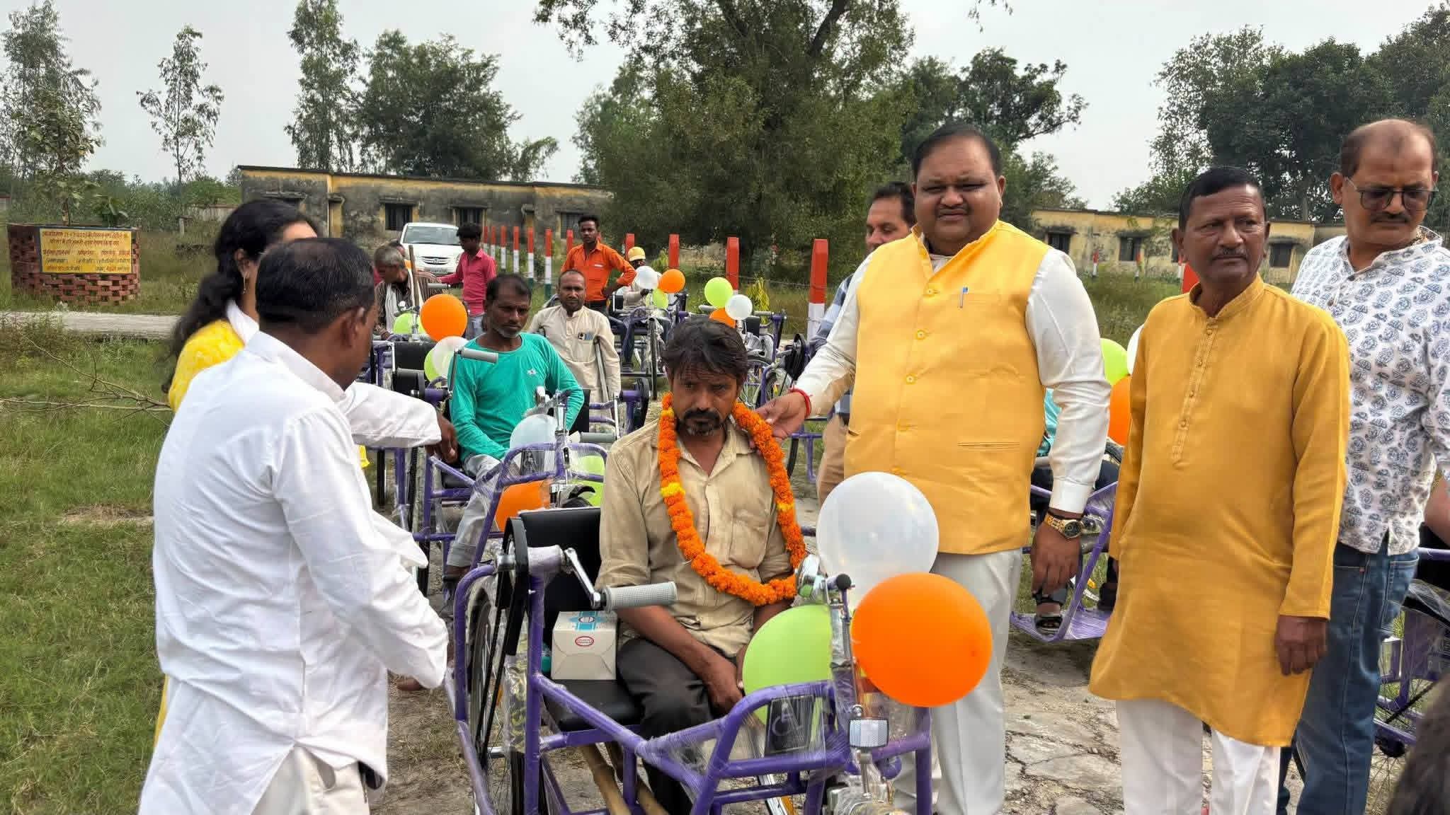 शाहजहांपुर: ददरौल में 90 दिव्यांगजनों को मिली ट्राईसाइकिल और सहायक उपकरण
