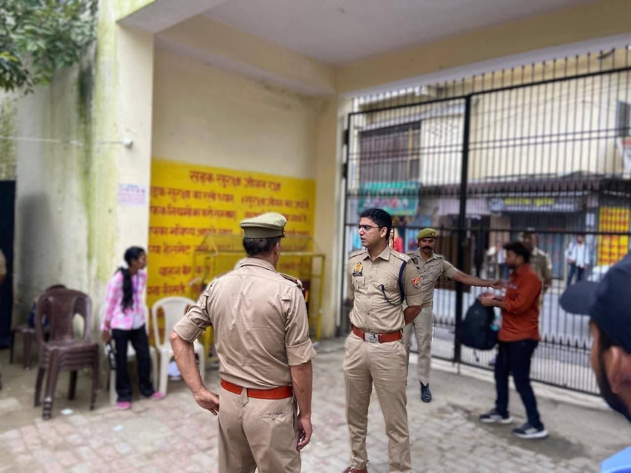 शाहजहांपुर: PET परीक्षा को लेकर पुलिस अलर्ट, एएसपी सिटी ने परीक्षा केंद्रों का जायजा लिया