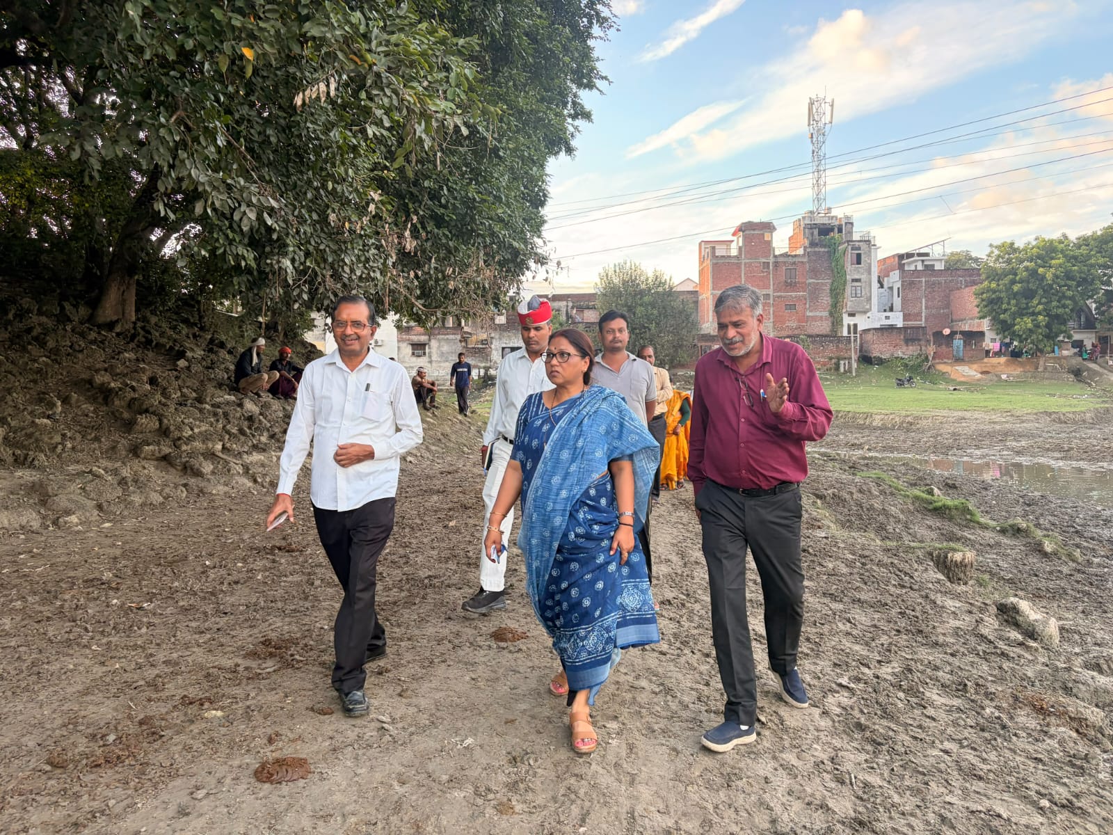 शाहजहांपुर: छठ महापर्व से पहले महापौर ने परखी घाट की व्यवस्थाएं, तत्काल काम शुरू कराने के दिए निर्देश